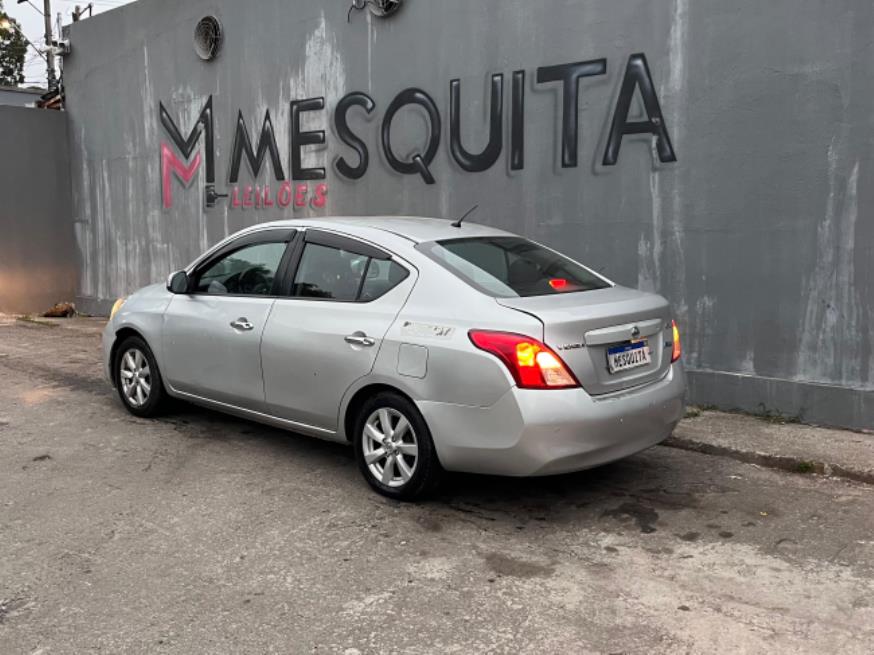 Foto ilustrativa 4 - NISSAN VERSA SL 1.6 2013 – PRATA – FLEX/GNV