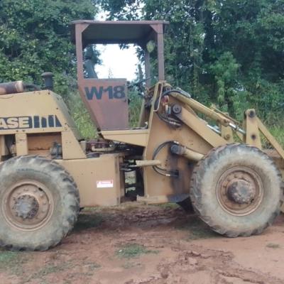 PÁ CARREGADEIRA CASE, MODELO W18, ANO 1985, SÉRIE: 6953297, NO ESTADO EM QUE SE ENCONTRA.