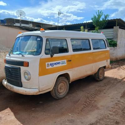 PAS/MICROÔNIBUS, VW/KOMBI ESCOLAR, BRANCA, ALCOOL/GASOLINA, 15 LUGARES, 2011/2012, CHASSI: 9BWMF07X4CP009773, RENAVAM: 416541640, NO ESTADO EM QUE SE ENCONTRA.
