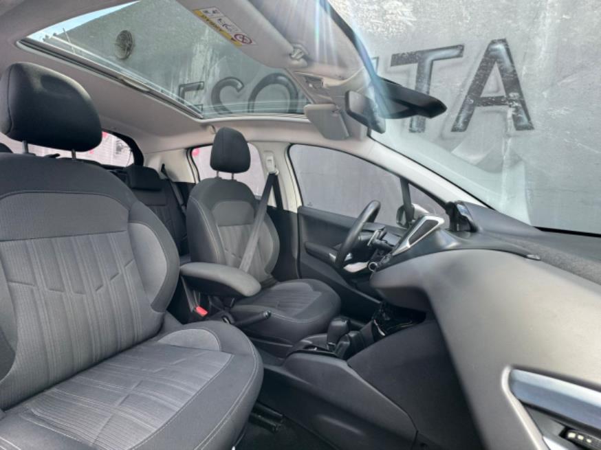 Foto ilustrativa 6 - PEUGEOT 208 GRIFEE 2017 – BRANCA – FLEX
