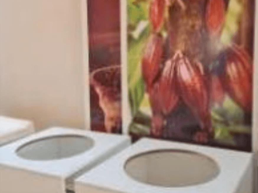 Foto ilustrativa 1 - Portas cascata de Chocolate, MDF, cor branco.