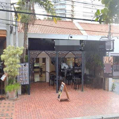Prédio com 184,00m² A.T.