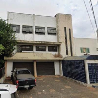 Prédio comercial e seu respectivo terreno com área construída de 494,88m² e área total de terreno de 318,00m², composto de 3 pavimentos (térreo, mezanino e superior), localizado na Rua Tarquinio Benencasse, nº 99, Vila Santo Ângelo,  Americana/SP.
