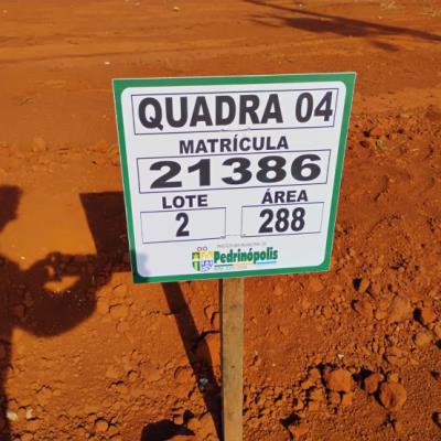 QUADRA 04, LOTE 02, AVENIDA COMERCIAL DO VALLE, LOTEAMENTO VIA COMERCIAL DO VALLE, PEDRINÓPOLIS/MG, ÁREA DE 288,00 M². MATRÍCULA: 21386. NO ESTADO EM QUE SE ENCONTRA.