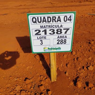QUADRA 04, LOTE 03, AVENIDA COMERCIAL DO VALLE, LOTEAMENTO VIA COMERCIAL DO VALLE, PEDRINÓPOLIS/MG, ÁREA DE 288,00 M². MATRÍCULA: 21387. NO ESTADO EM QUE SE ENCONTRA.