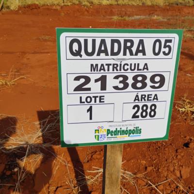 QUADRA 05, LOTE 01, AVENIDA COMERCIAL DO VALLE, LOTEAMENTO VIA COMERCIAL DO VALLE, PEDRINÓPOLIS/MG, ÁREA DE 288,00 M². MATRÍCULA: 21389. NO ESTADO EM QUE SE ENCONTRA.