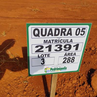 QUADRA 05, LOTE 03, AVENIDA COMERCIAL DO VALLE, LOTEAMENTO VIA COMERCIAL DO VALLE, PEDRINÓPOLIS/MG, ÁREA DE 288,00 M². MATRÍCULA: 21391. NO ESTADO EM QUE SE ENCONTRA.