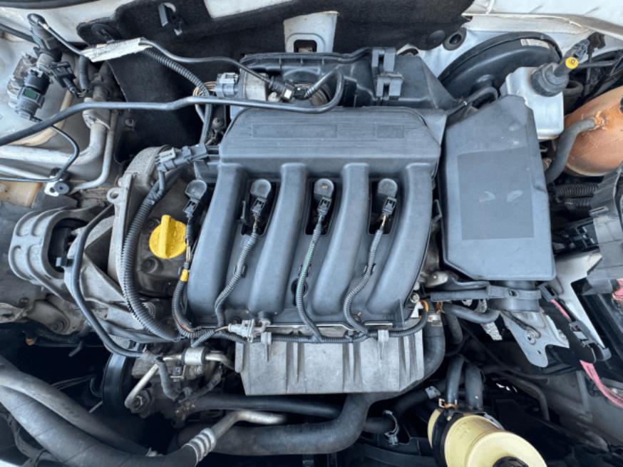 Foto ilustrativa 8 - RENAULT DUSTER 1.6 2014 – BRANCA – FLEX
