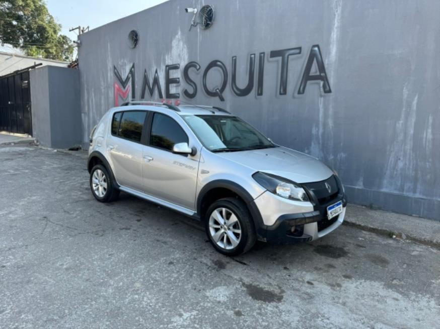 Foto ilustrativa 1 - RENAULT SANDERO STEPWAY 2014 – PRATA – GASOLINA