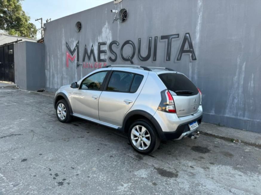Foto ilustrativa 2 - RENAULT SANDERO STEPWAY 2014 – PRATA – GASOLINA