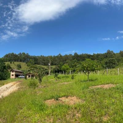 Sitio do Pau Grande, localizada no Bairro Cachoeira dos Pretos, composta pela Glebas A, B e C, com área total de 467,840 m² (19,4 alqueires), situada no município de Joanópolis/SP