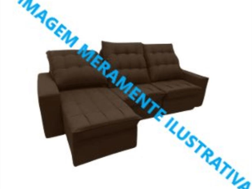 Foto ilustrativa 1 - Sofá em tecido marrom, de 03 lugares, retrátil.