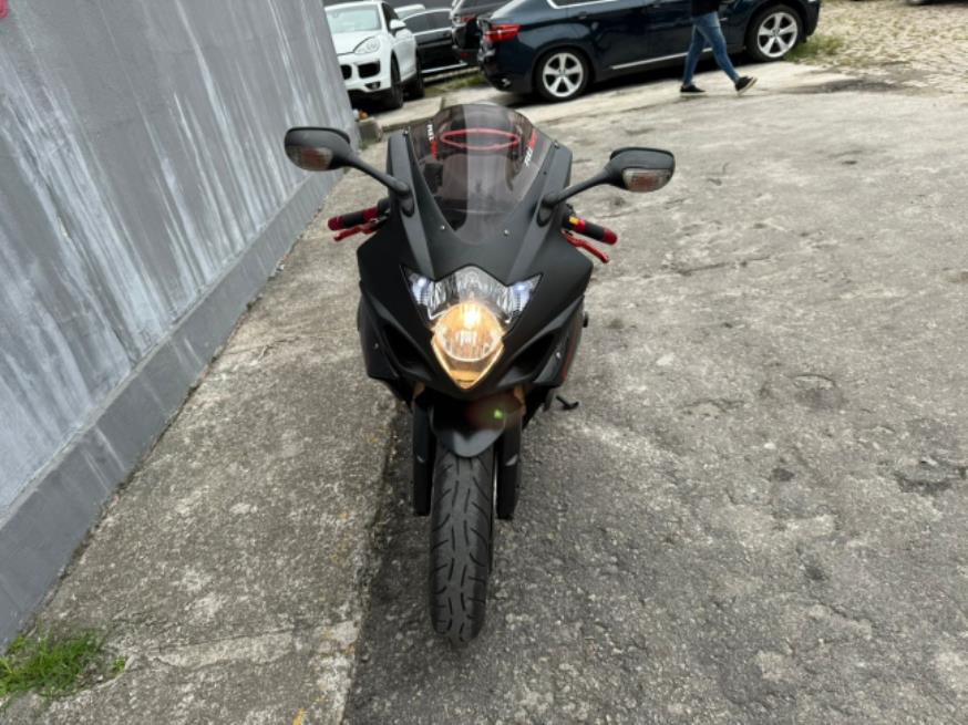 Foto ilustrativa 5 - SUZUKI GSXR 1000 – 2007 – PRETA – GASOLINA