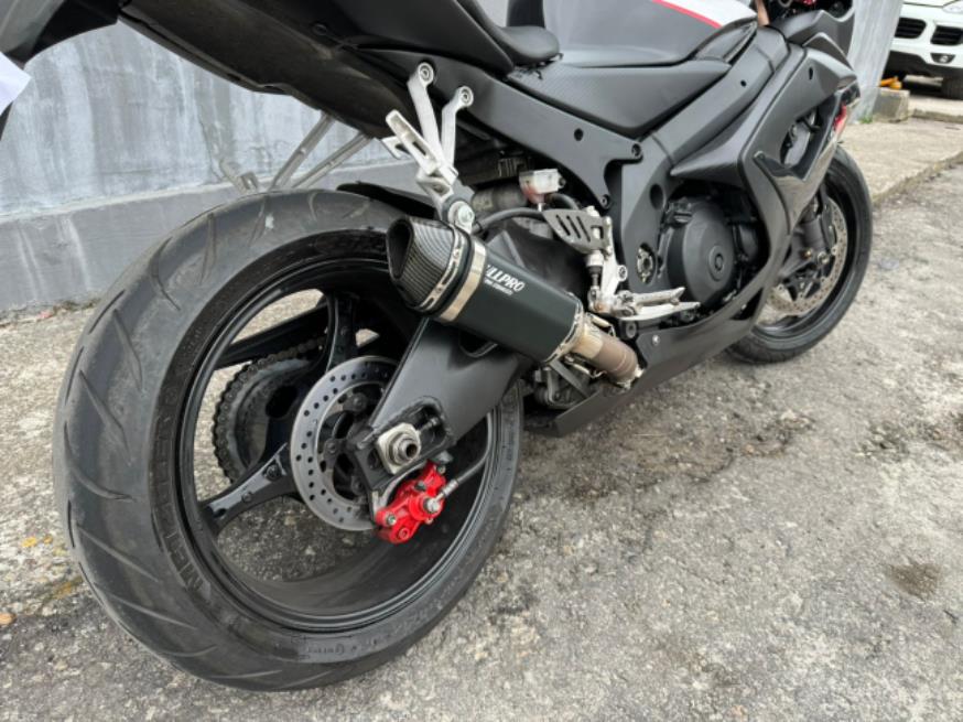 Foto ilustrativa 8 - SUZUKI GSXR 1000 – 2007 – PRETA – GASOLINA
