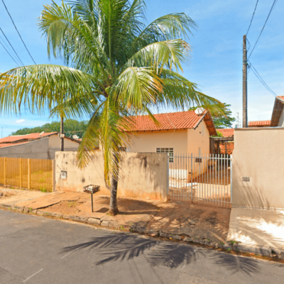Terreno de 200m² | Constr. de 104m²