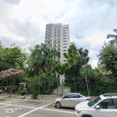 Total de 603m² | 4 vagas | Útil de 256