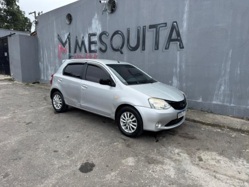 Foto ilustrativa 1 - TOYOTA ETIOS XLS 1.5 2013 – PRATA – FLEX