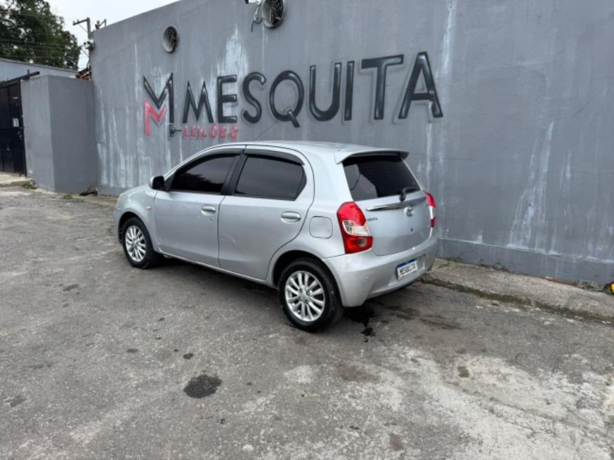 Foto ilustrativa 2 - TOYOTA ETIOS XLS 1.5 2013 – PRATA – FLEX