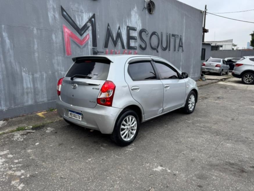 Foto ilustrativa 4 - TOYOTA ETIOS XLS 1.5 2013 – PRATA – FLEX