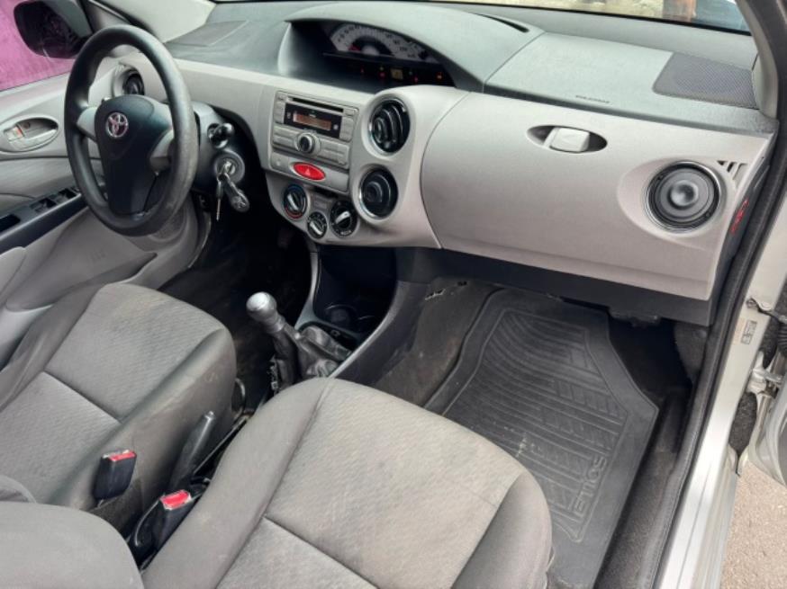 Foto ilustrativa 5 - TOYOTA ETIOS XLS 1.5 2013 – PRATA – FLEX