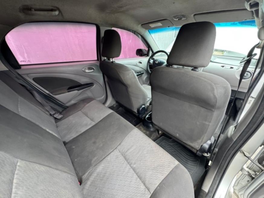 Foto ilustrativa 7 - TOYOTA ETIOS XLS 1.5 2013 – PRATA – FLEX