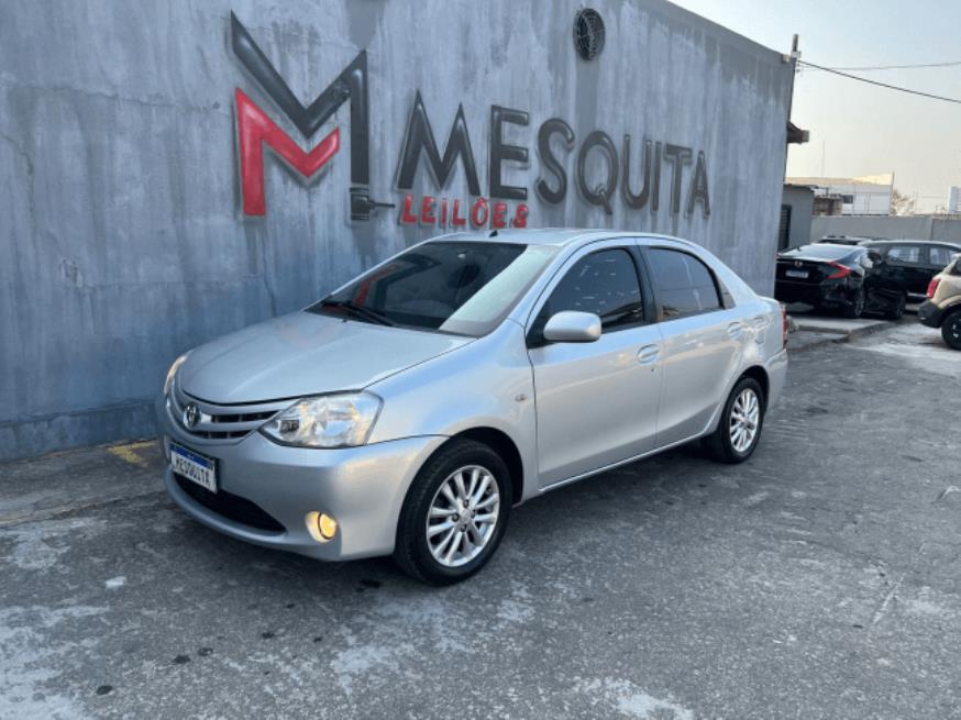 Foto ilustrativa 3 - TOYOTA ETIOS XLS SEDAN 2013 – PRATA – FLEX