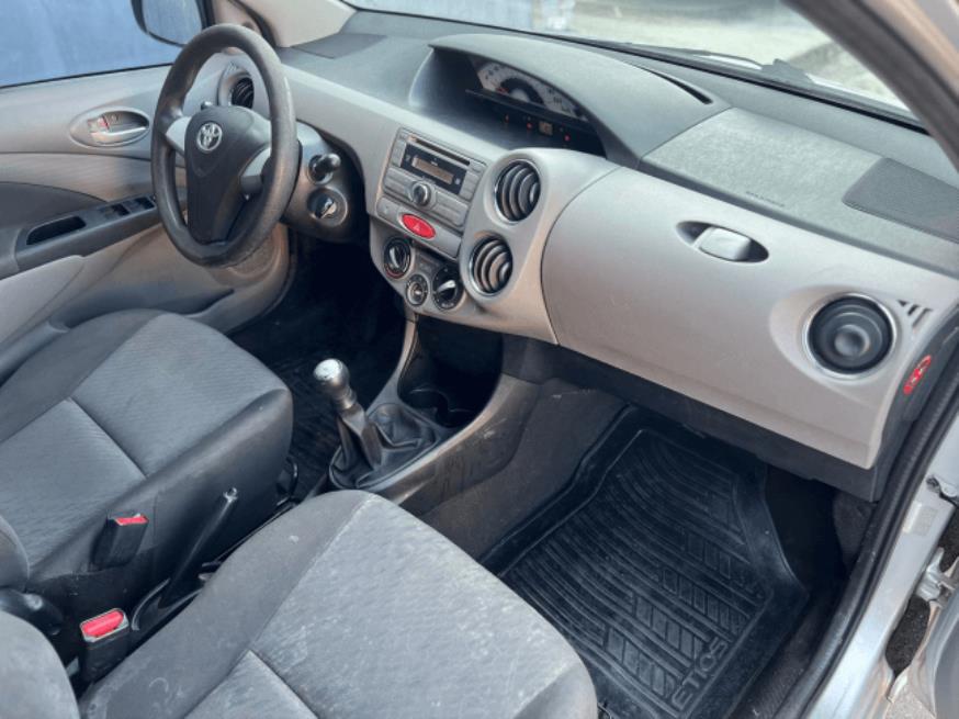 Foto ilustrativa 5 - TOYOTA ETIOS XLS SEDAN 2013 – PRATA – FLEX