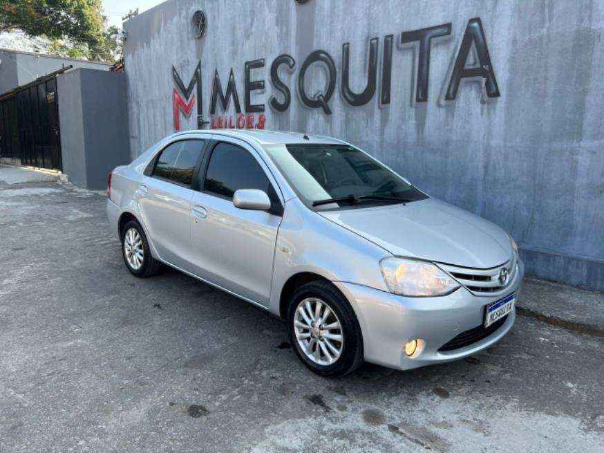 Foto ilustrativa 1 - TOYOTA ETIOS XLS SEDAN 2013 – PRATA – FLEX