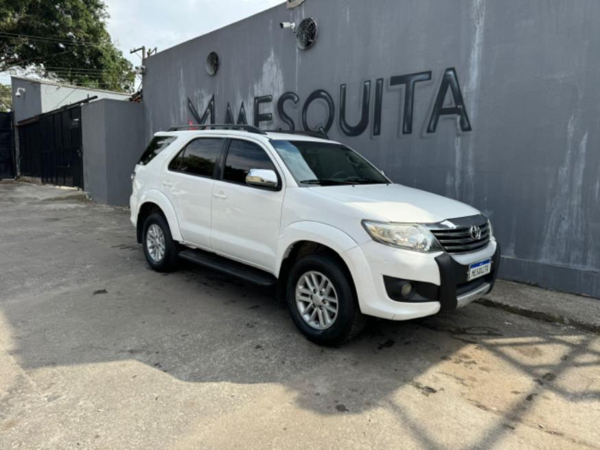 Foto ilustrativa 1 - TOYOTA HILUX SW4 SR 2.7 2013 – BRANCA – FLEX