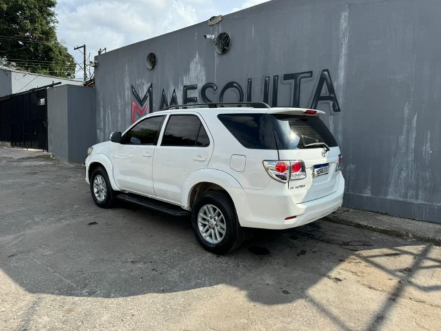 Foto ilustrativa 2 - TOYOTA HILUX SW4 SR 2.7 2013 – BRANCA – FLEX