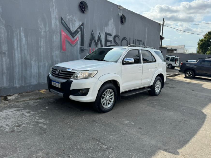 Foto ilustrativa 3 - TOYOTA HILUX SW4 SR 2.7 2013 – BRANCA – FLEX