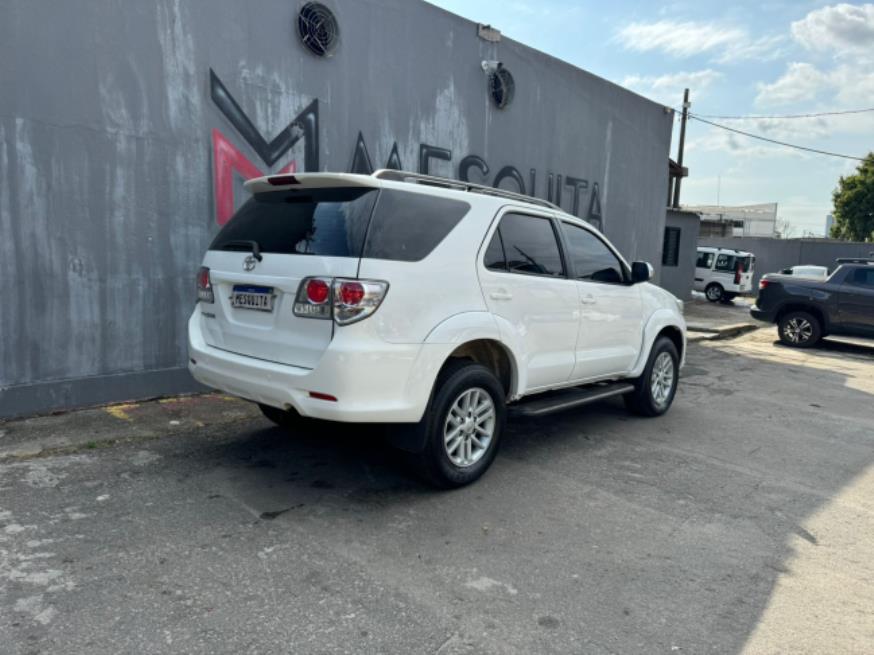 Foto ilustrativa 4 - TOYOTA HILUX SW4 SR 2.7 2013 – BRANCA – FLEX
