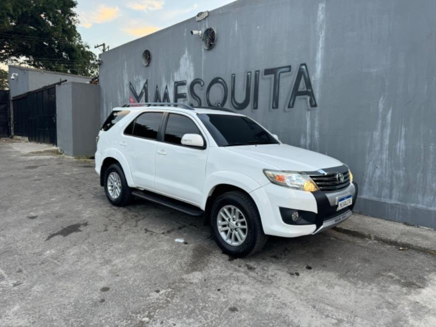 Foto ilustrativa 1 - TOYOTA HILUX SW4 SR 2.7 2014 – BRANCA – FLEX