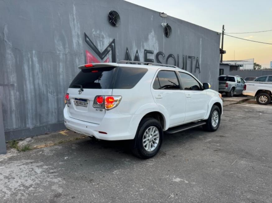 Foto ilustrativa 2 - TOYOTA HILUX SW4 SR 2.7 2014 – BRANCA – FLEX