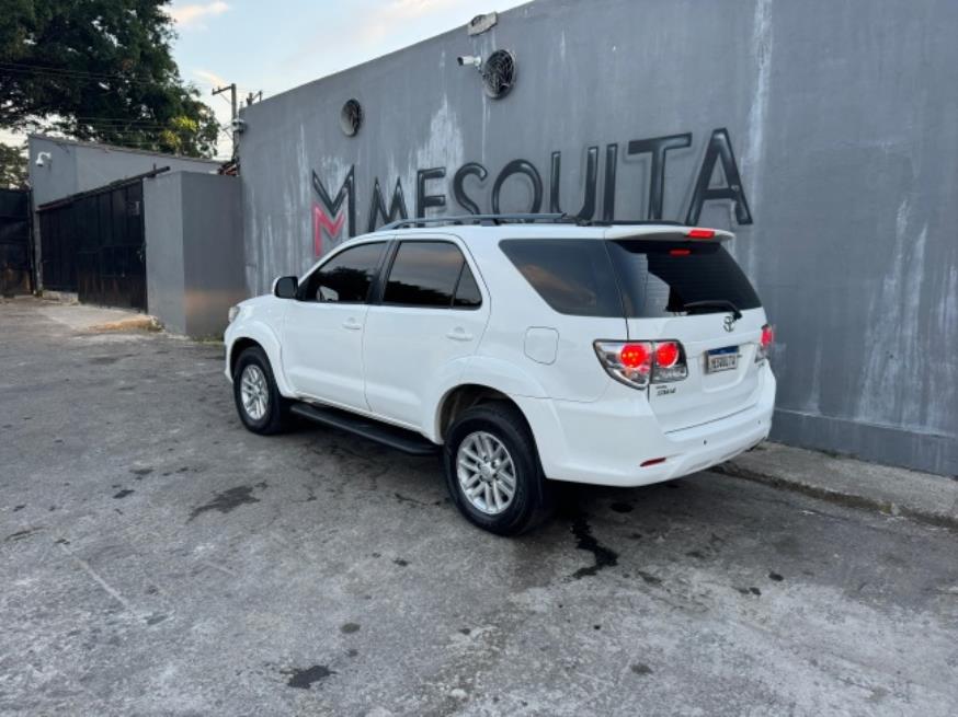Foto ilustrativa 8 - TOYOTA HILUX SW4 SR 2.7 2014 – BRANCA – FLEX