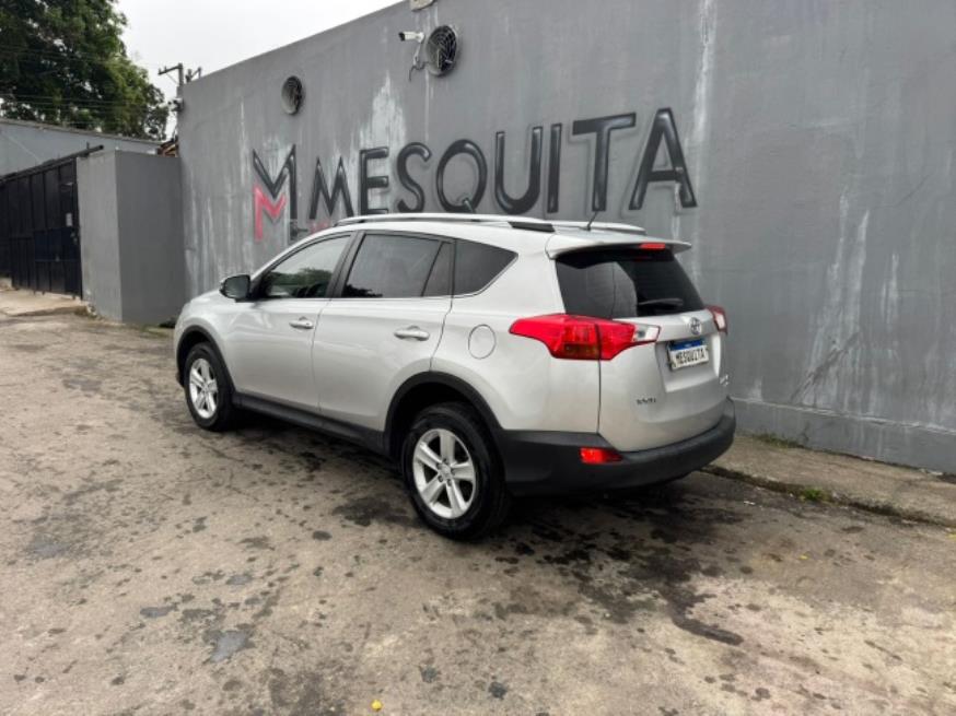 Foto ilustrativa 2 - TOYOTA RAV4 2.0 4X4 2014 – PRATA – GASOLINA