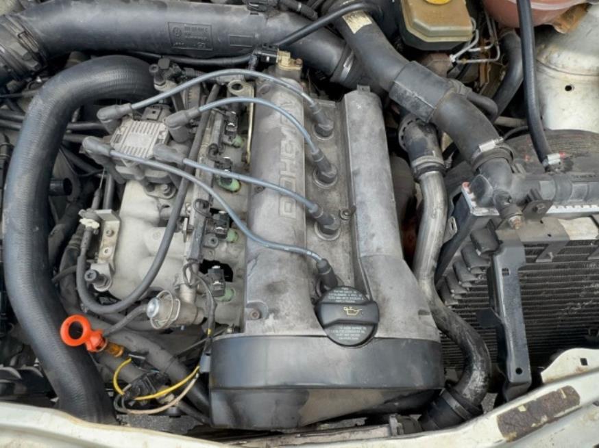Foto ilustrativa 5 - VOLKSWAGEN PARATI 16V TURBO 2002 – PRATA – GASOLINA