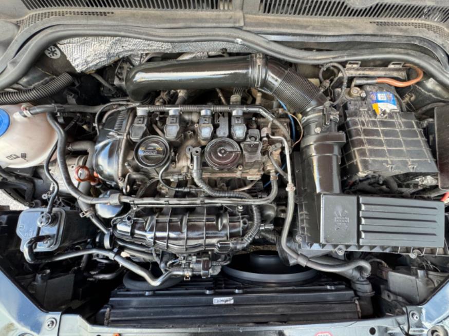 Foto ilustrativa 8 - VW JETTA 2.0T  2011 – VERMELHO – GASOLINA