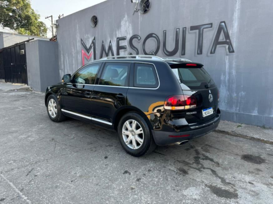 Foto ilustrativa 2 - VW TOUAREG 4.2 2009 BLINDADA – PRETA – GASOLINA